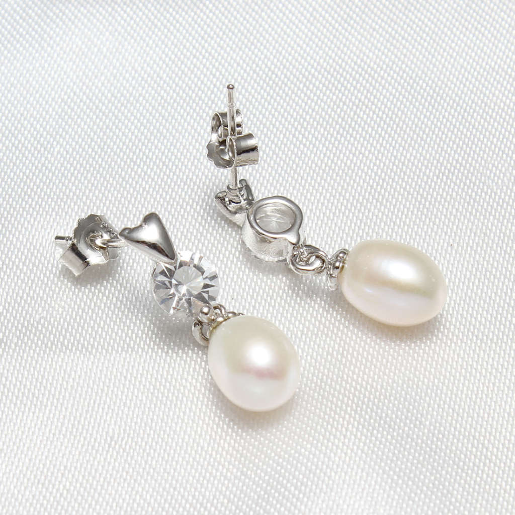 KAVANAGHS - Sparkling Genuine 10mm Genuine Cultured Pearl Earrings.