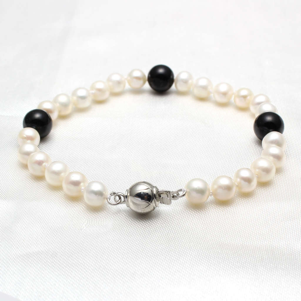 KAVANAGHS 11000 positive ratings - Lovely 6mm Cultured Genuine Freshwater Pearl Bracelet