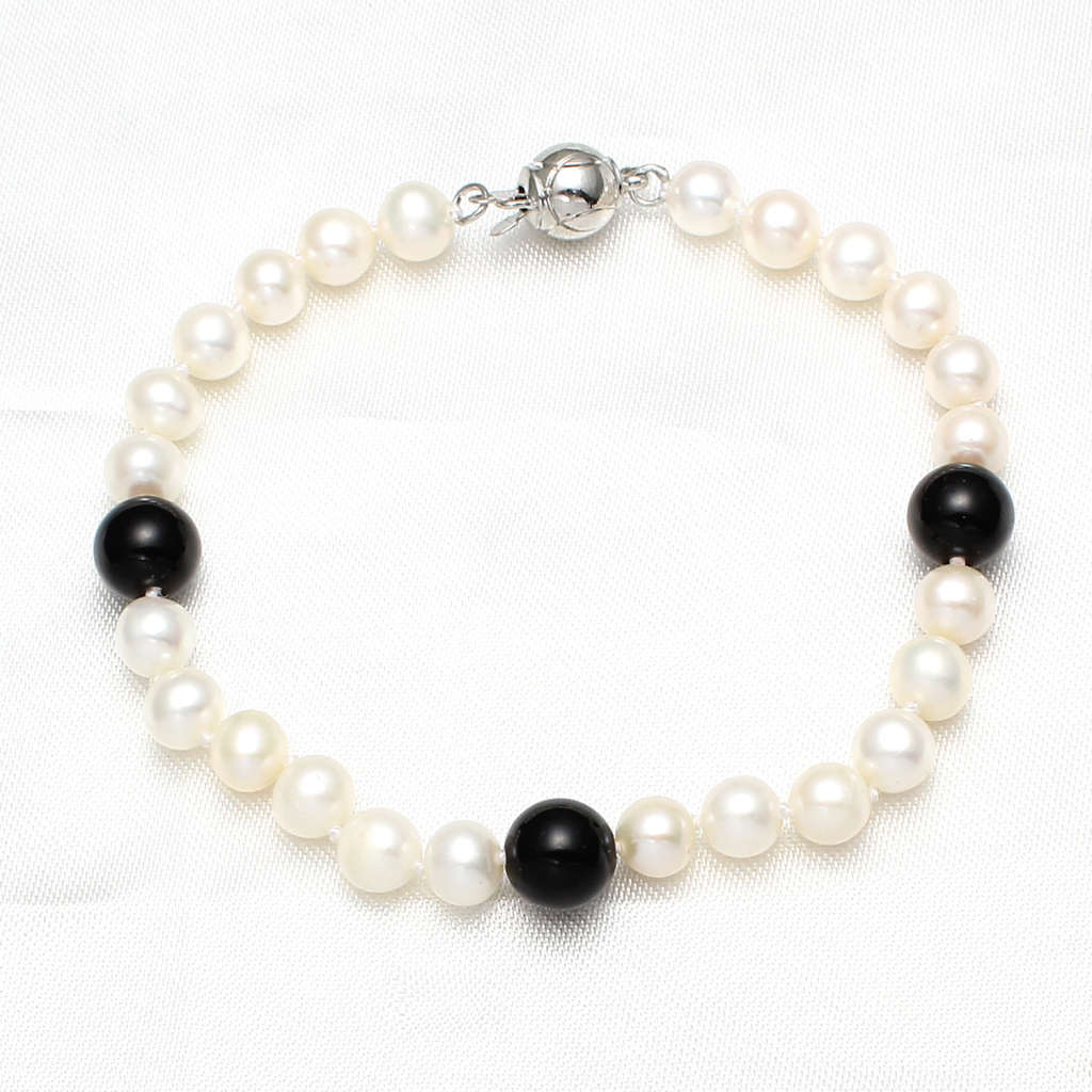 KAVANAGHS 11000 positive ratings - Lovely 6mm Cultured Genuine Freshwater Pearl Bracelet