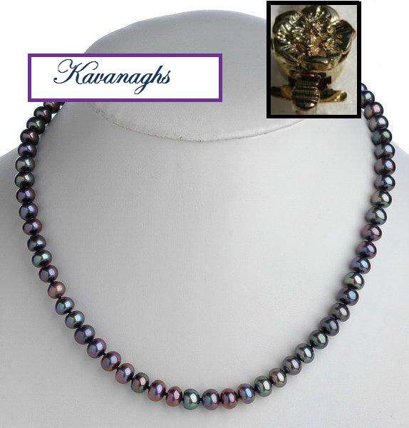 From the Kavanaghs collection - Exquisite genuine black pearl necklace
