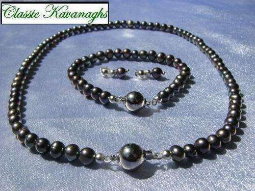 From the Kavanaghs Collection - Exquisite Genuine Fresh Water Pearl and Bracelet Set