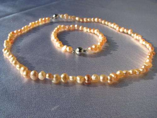 Kavanaghs - Exquisite Pink Fresh Water Pearl Necklace and Bracelet Set