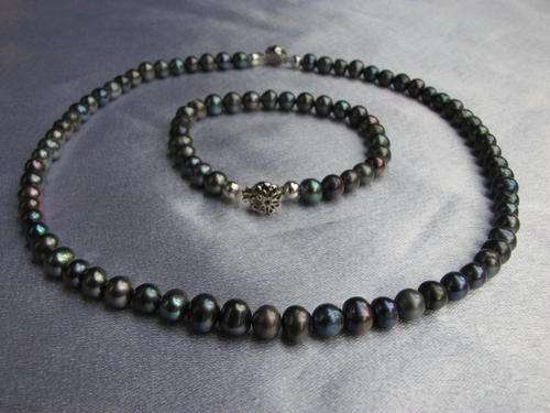 Kavanaghs - Exquisite Black Fresh Water Pearl Necklace and Bracelet Set