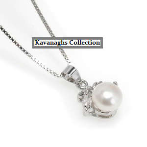 From the Kavanaghs Collection - Cultured Freshwater Pearl Pendant