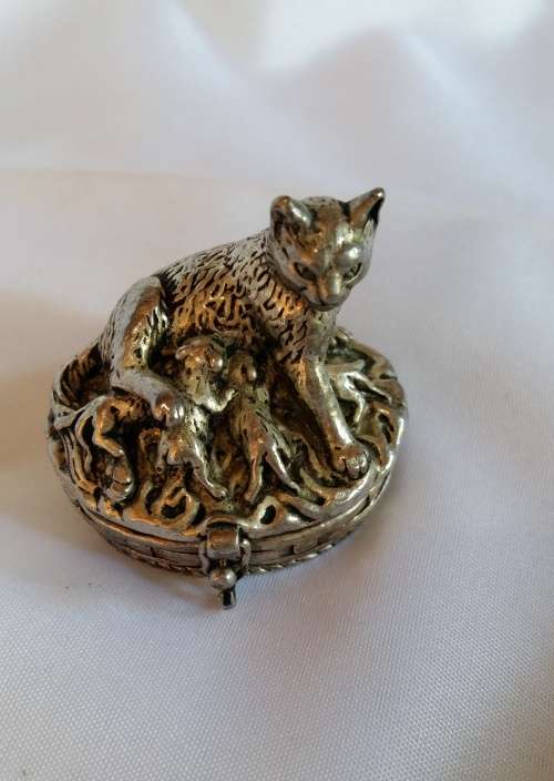 A Lovely vintage like pewter trinket box. - very heavy and beautifully designed - see pics