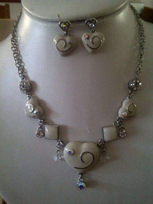 An elegant white Heart pendant Necklace& earing set "ONLY ONE".