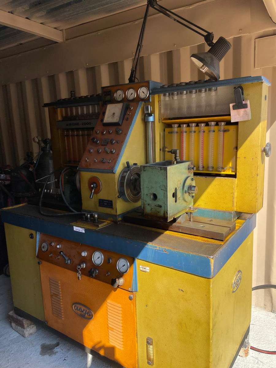 Diesel injection pump and injector repair's and servicing machine