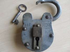 WALSALL PADLOCK & KEY - ENGLAND