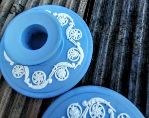 JASPERWARE WEDGWOOD BLUE PAIR CANDLESTICKS HOLDERS