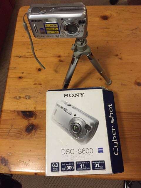 Sony Cybershot S600 6.0 Mega Pixels, Carl Zeiss Lens, in box, with tripod and extra memory