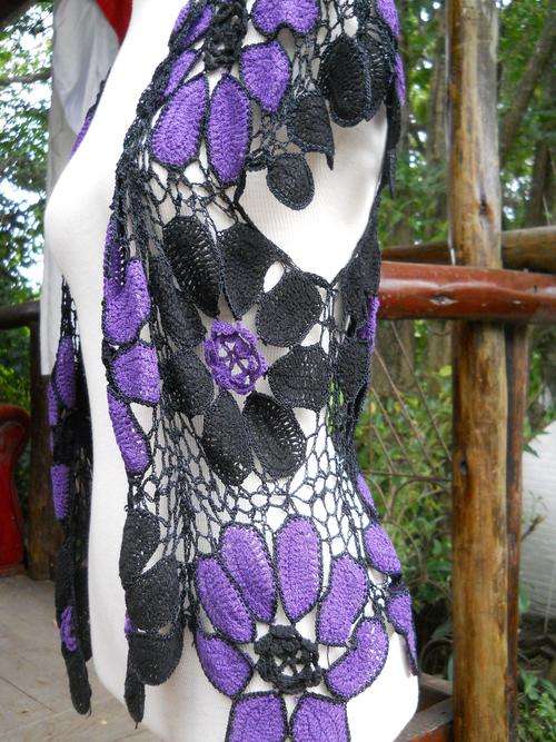 Vintage Purple And Black Flower Crocheted Top Vest Size 10