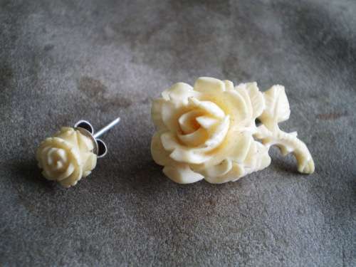 Vintage Ivory/Bone Beautiful Carved Roses Brooch And Mathcing Earrings 70 years old