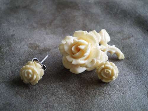 Vintage Ivory/Bone Beautiful Carved Roses Brooch And Mathcing Earrings 70 years old