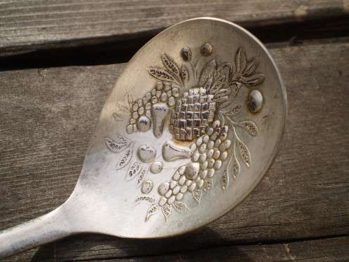 Lovely Silver Plated Sugar Sppon Made In England Very Good Condition