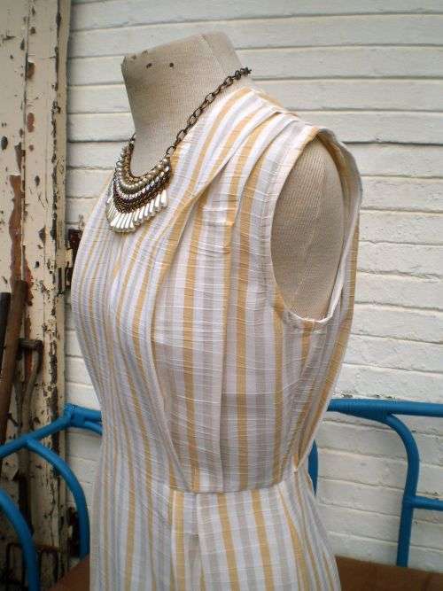 Gorgeous Vintage 19080s Ladies Striped Two Piece Dress And Blazer Size 10 excellent condition