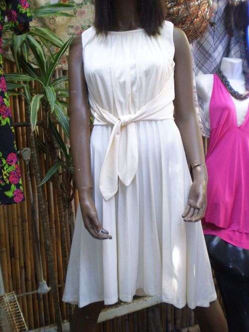 Gorgeous Vintage 1970s Creme White Dress With Wrap Belt Pleated Skirt Size 10 excellent condition
