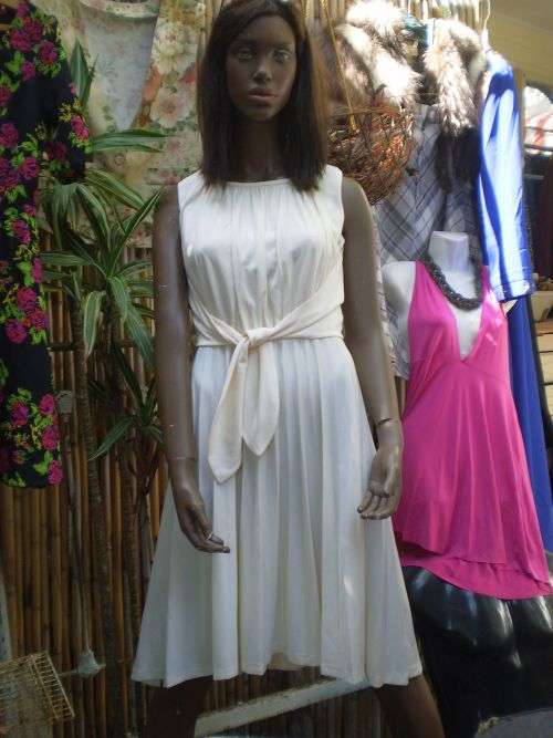 Gorgeous Vintage 1970s Creme White Dress With Wrap Belt Pleated Skirt Size 10 excellent condition