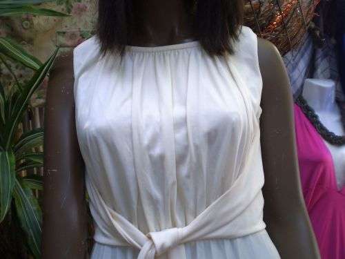 Gorgeous Vintage 1970s Creme White Dress With Wrap Belt Pleated Skirt Size 10 excellent condition