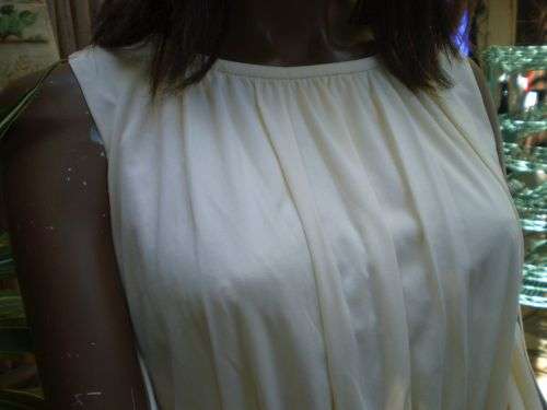 Gorgeous Vintage 1970s Creme White Dress With Wrap Belt Pleated Skirt Size 10 excellent condition