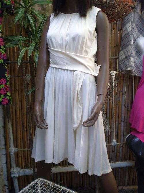 Gorgeous Vintage 1970s Creme White Dress With Wrap Belt Pleated Skirt Size 10 excellent condition