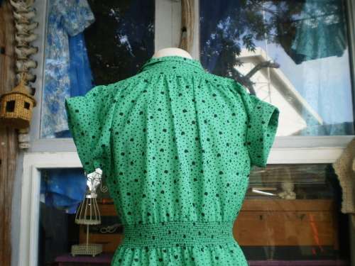Vintage 1970s Buttoned Green Dress Size 10 to small 12 excellent condition