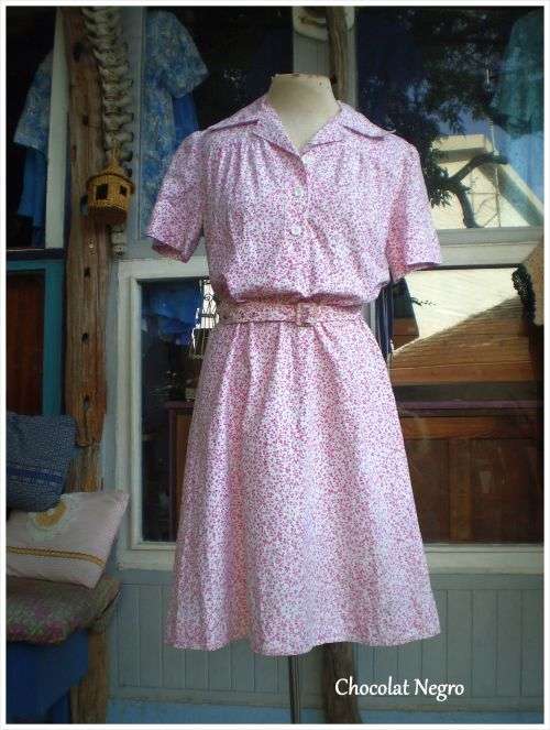 Sweet Vintage 1970s Pink And White Dress With Belt Size 10 to 12