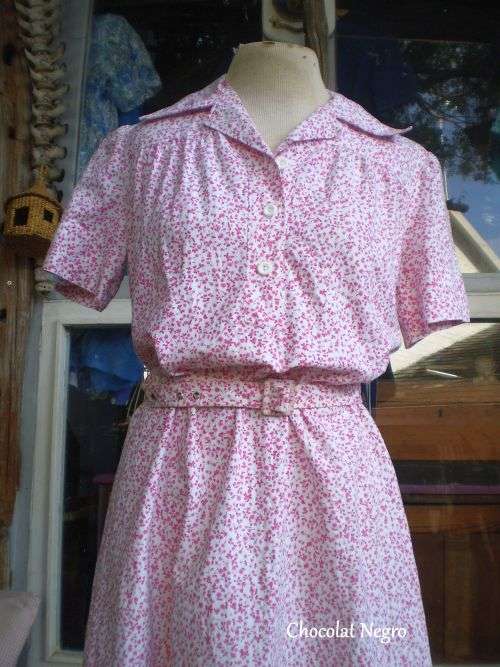 Sweet Vintage 1970s Pink And White Dress With Belt Size 10 to 12