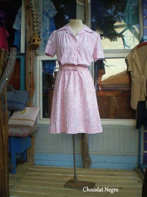 Sweet Vintage 1970s Pink And White Dress With Belt Size 10 to 12