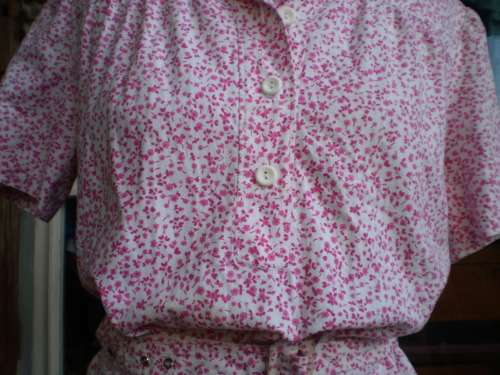 Sweet Vintage 1970s Pink And White Dress With Belt Size 10 to 12