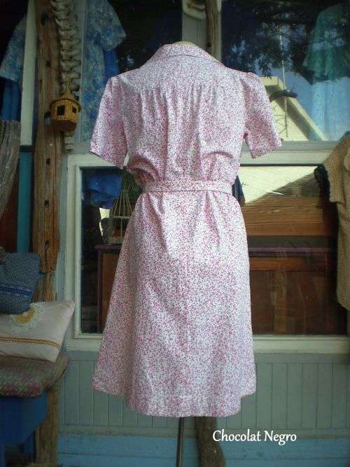 Sweet Vintage 1970s Pink And White Dress With Belt Size 10 to 12