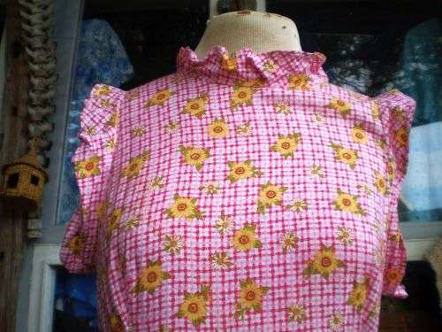 Vintage 1980s  Feminine Maxi Dress Sunflowers On Pink Size 10 excellent condition