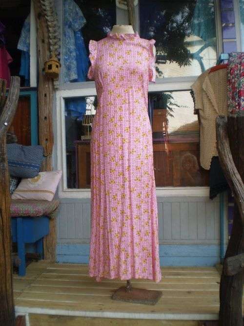 Vintage 1980s  Feminine Maxi Dress Sunflowers On Pink Size 10 excellent condition