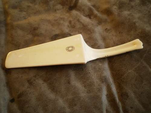 Beautiful Porcelain Cake Lifter Made In England With Gilded Handle