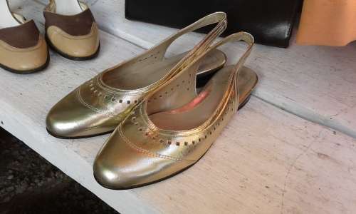 Vintage Golden Leather Ladies Shoes Slippers Size 6 Made in South Africa
