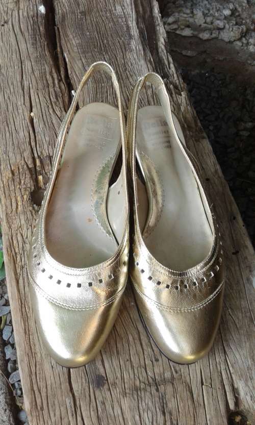 Vintage Golden Leather Ladies Shoes Slippers Size 6 Made in South Africa