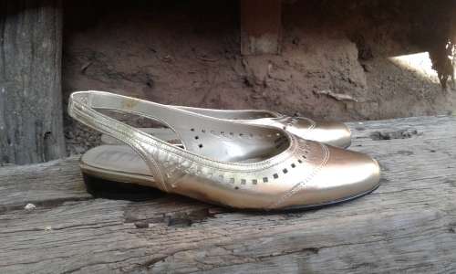Vintage Golden Leather Ladies Shoes Slippers Size 6 Made in South Africa