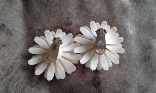 Original 1950s Vintage Daisy Clip On Earrings 4cm diameter