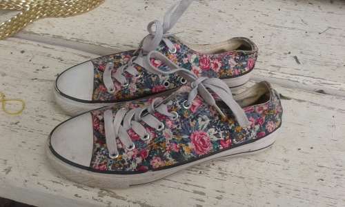 Vintage Bella Moda Flower Ladies Sneakers Size 5