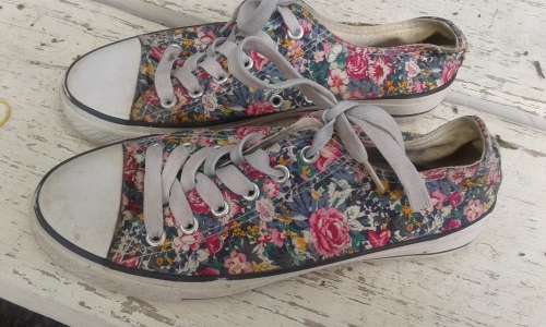 Vintage Bella Moda Flower Ladies Sneakers Size 5