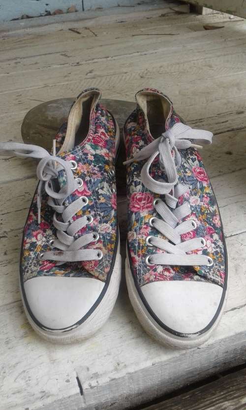 Vintage Bella Moda Flower Ladies Sneakers Size 5