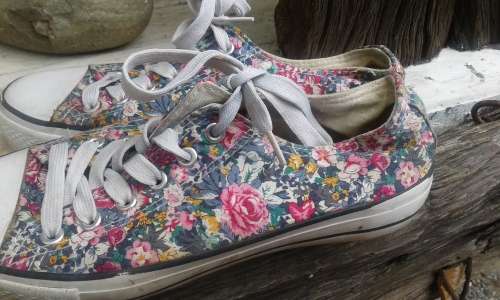 Vintage Bella Moda Flower Ladies Sneakers Size 5