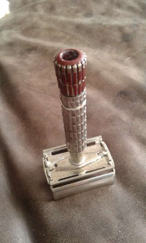 Vintage Gillette Razor With 1 Original Unused Gillette Blade Made In England Pat.694093
