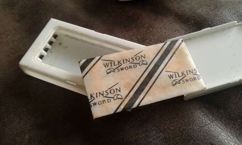 Vintage Gillette Razor With 1 Original Unused Gillette Blade Made In England Pat.694093