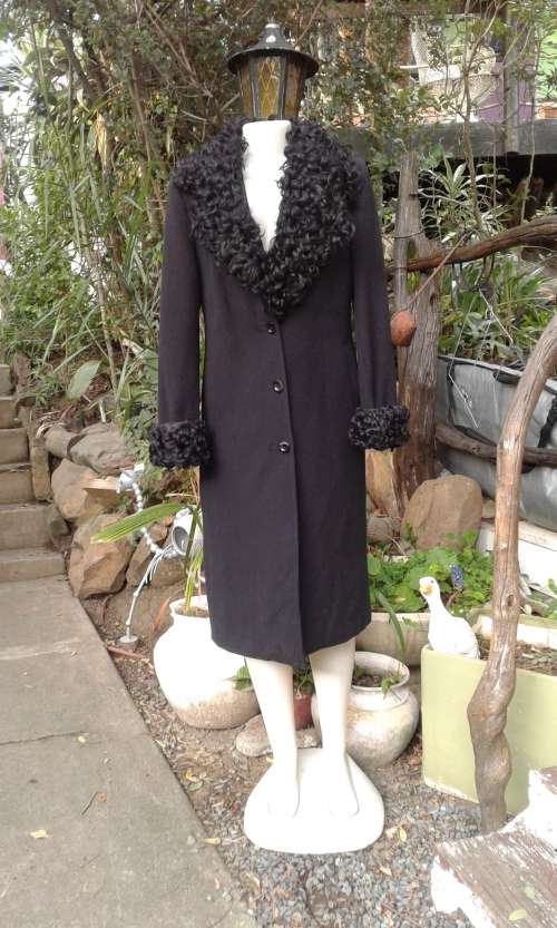 Vintage High Quality Black Cashmere And Fur Designer Coat Made In Italy Size 10