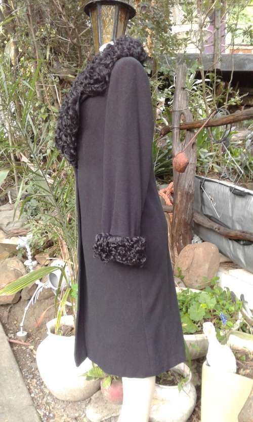 Vintage High Quality Black Cashmere And Fur Designer Coat Made In Italy Size 10