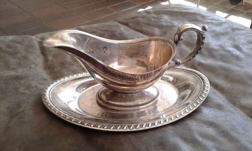 Silverplated Gravy Boat On Tray Excellent Condition