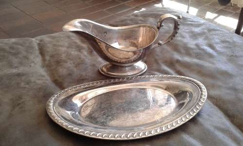 Silverplated Gravy Boat On Tray Excellent Condition