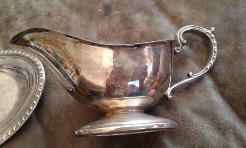 Silverplated Gravy Boat On Tray Excellent Condition