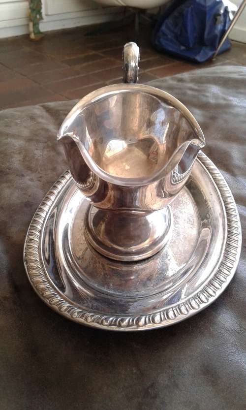 Silverplated Gravy Boat On Tray Excellent Condition