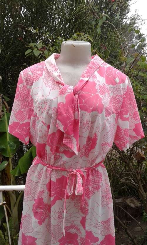 Vintage 1960s Pink White Floral Shirt Dress Size 14